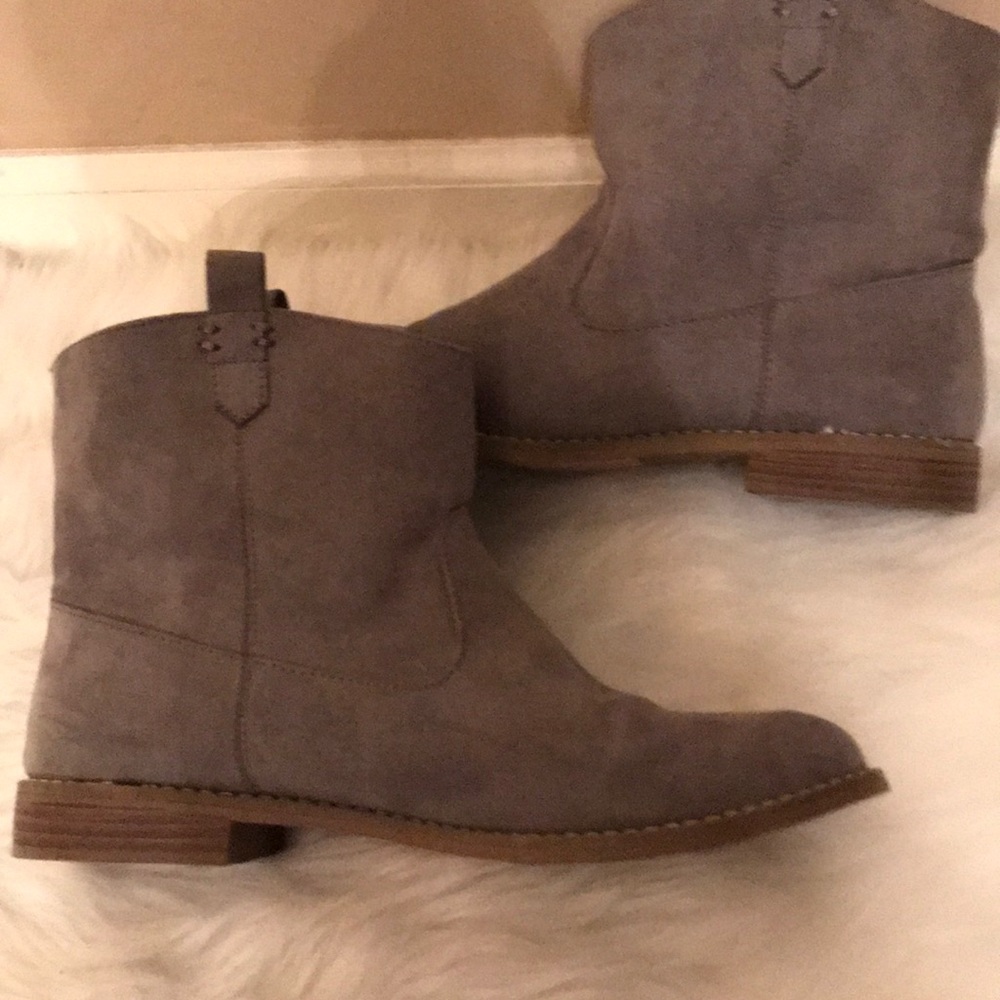 “I Have A Little Boot-tay” light gray booties - Picture 7 of 8